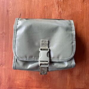 Calpak Terra Hanging Toiletry Bag in Juniper